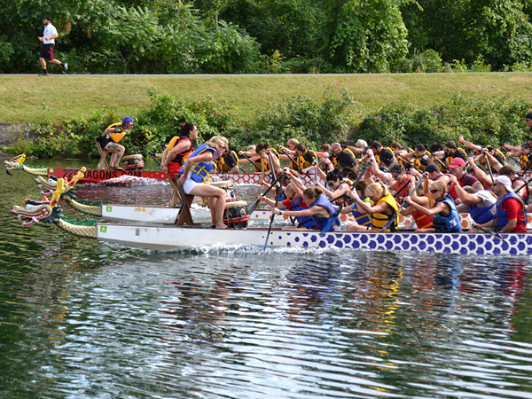 SNAPSHOT - Sun Life Waterfest attracts large crowds to canal