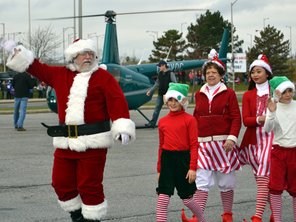 Santa arrives at Devonshire Mall