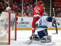 Datsyuk lifts Red Wings past Canucks