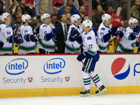 Daniel Sedin powers Canucks past Capitals