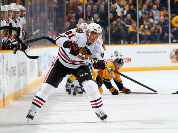 Hossa scores twice in Blackhawks