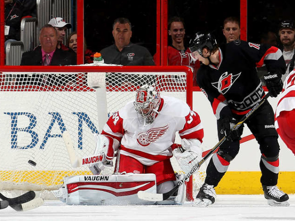 Tatar scores twice as Red Wings defeat Hurricanes