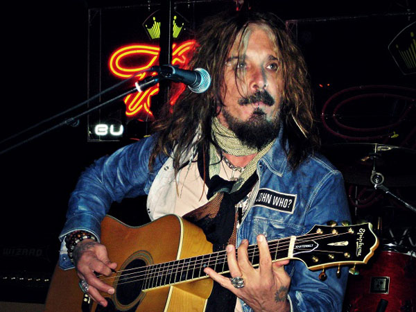 SNAPSHOT - John Corabi of Motley Crue Plays In Cornwall