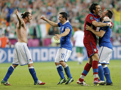 Euro 2012: Group C - Spain and Italy advance, Balotelli scores goal of the championship