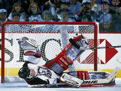 Dominik Hasek to have jersey retired