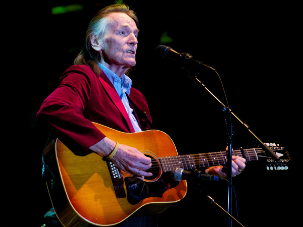 SNAPSHOT - Legend Gordon Lightfoot thrills Civic Complex crowd