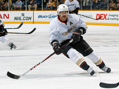 Selanne agrees to play "one more year" for the Anaheim Ducks